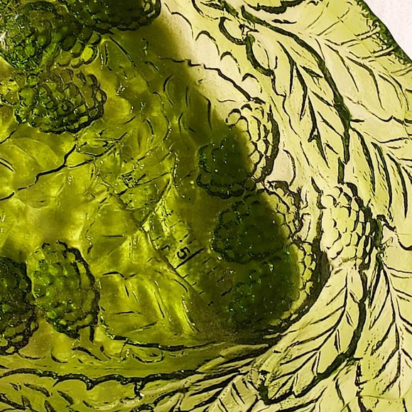 Vintage 1970's Indiana Glass Bowl - Loganberry Leaf Pattern - Picture 5 of 5